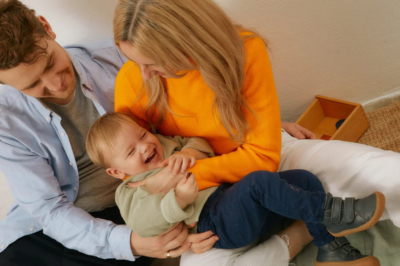 Famille heureuse à la maison